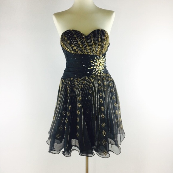 Tony Bowls Dresses & Skirts - ✨Tony Bowls✨ Black and Hold Cocktail Dress